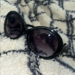 Elegant Black Sunglasses